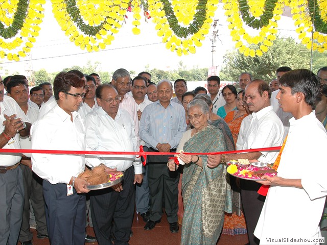 MAYUR COMPANY OUTLET LODHA OPENING BY MRS JHUNJHUNWALA ON 13.10.2010